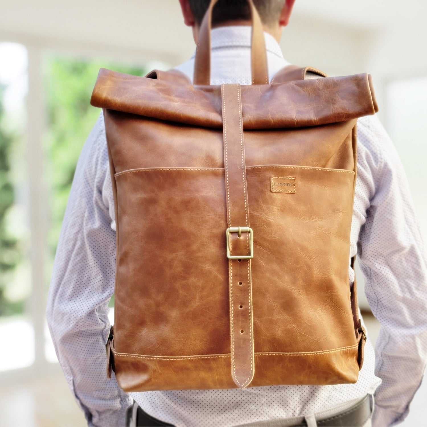 mochila_cuero_hombre_canelo_1.jpg