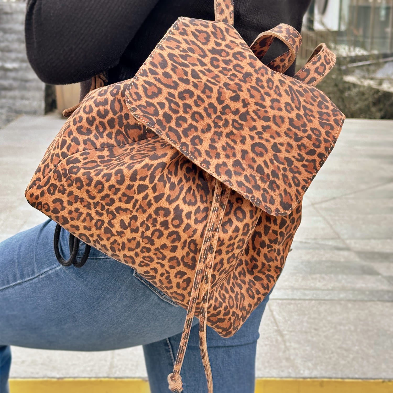 mochila_de_mujer_cuero_1.jpg