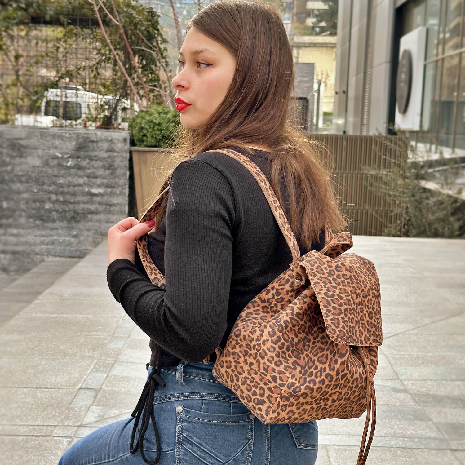 mochila_de_mujer_cuero_2.jpg