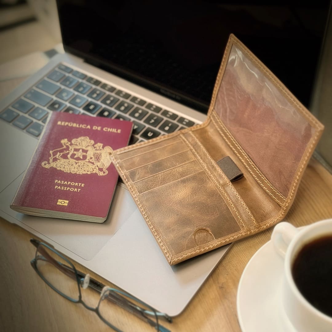 porta_pasaporte_cuero_cupertino_single_2.jpg