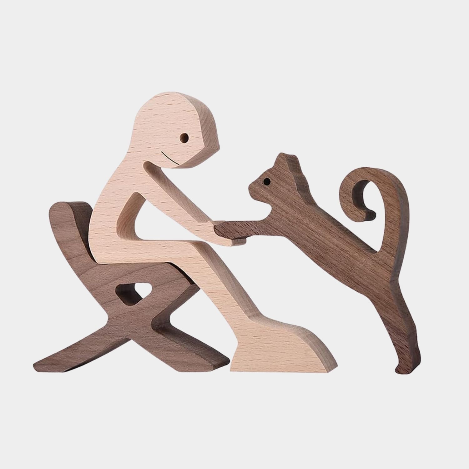 figura-madera-hombre-sentado-gato_1.jpg