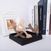Figura Decorativa de Madera - Hombre Sentado y Gato