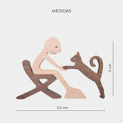 Figura Decorativa de Madera - Hombre Sentado y Gato