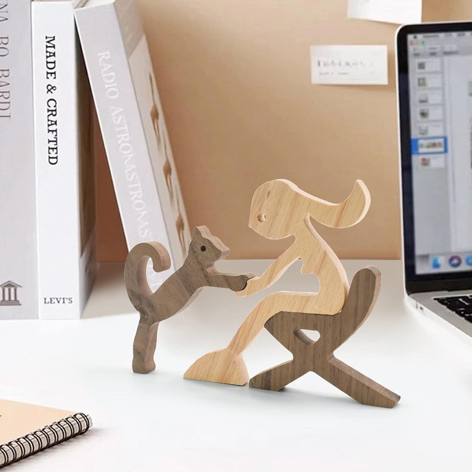 Figura Decorativa de Madera - Mujer Sentada y Gato