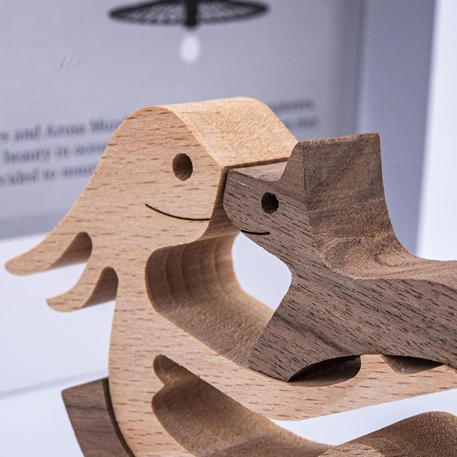 figura_madera_mujer_y_gato_8.jpg