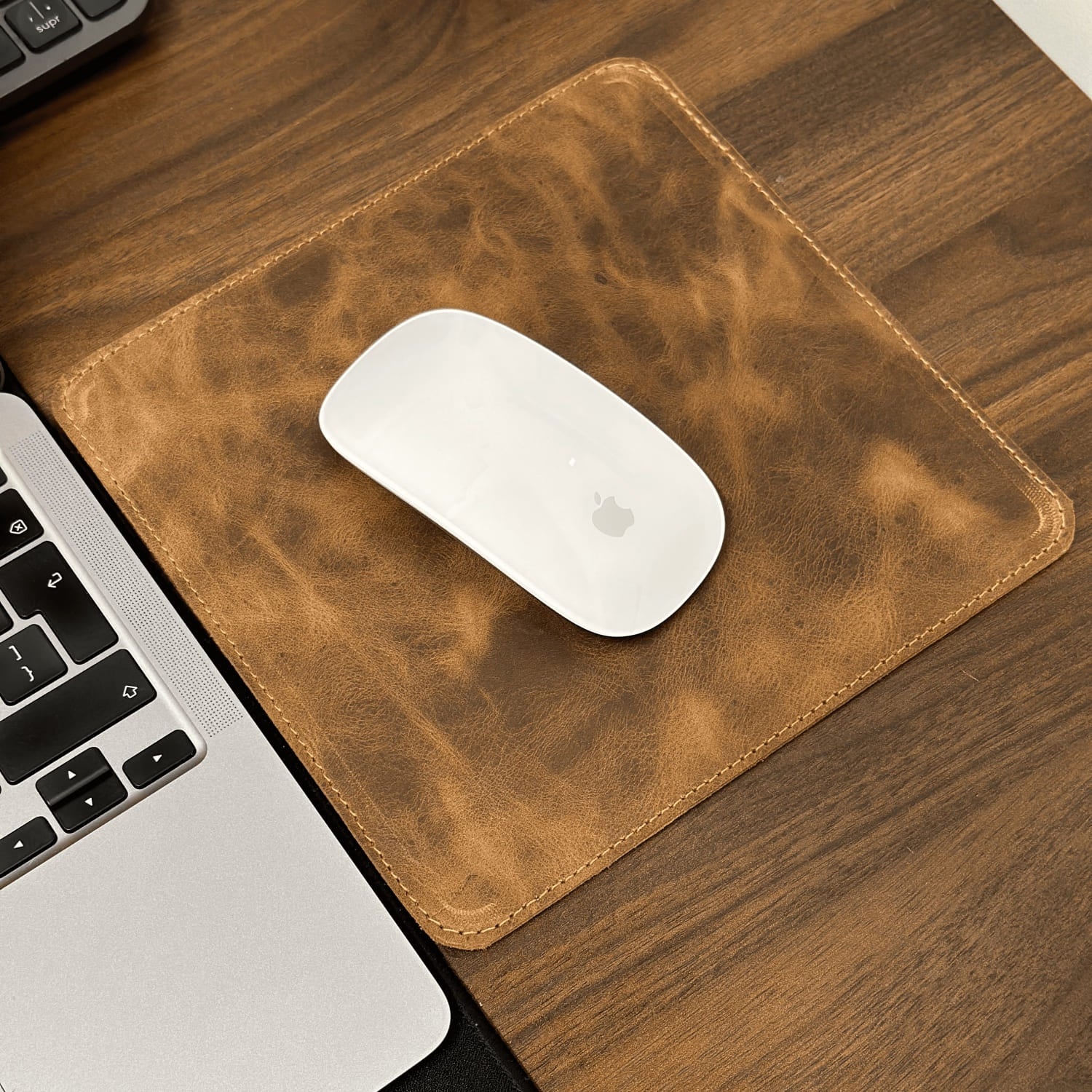 mousepad_cuero_regalo_hombre_cupertino_1.jpg