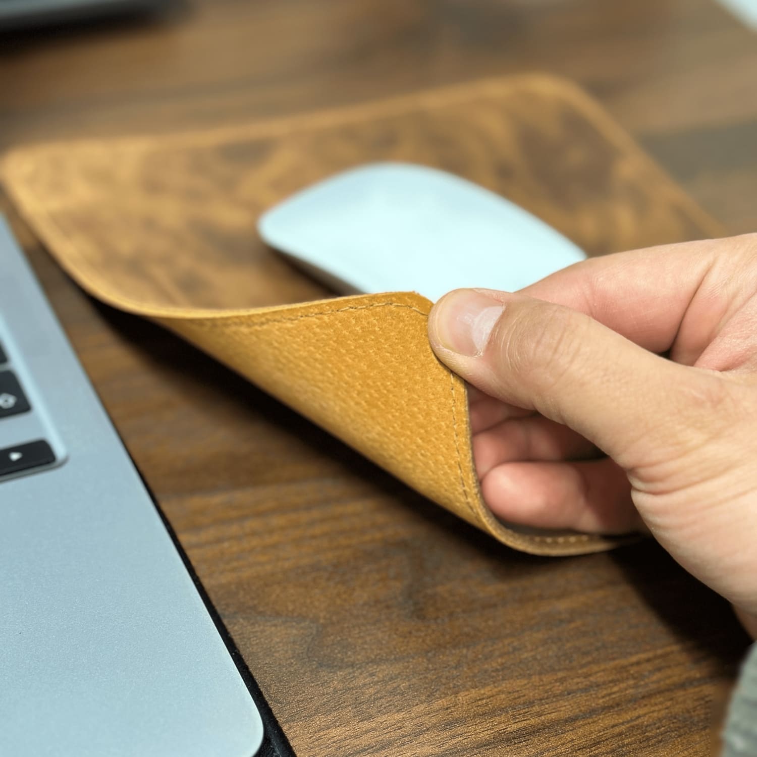 mousepad_cuero_regalo_hombre_cupertino_2.jpg