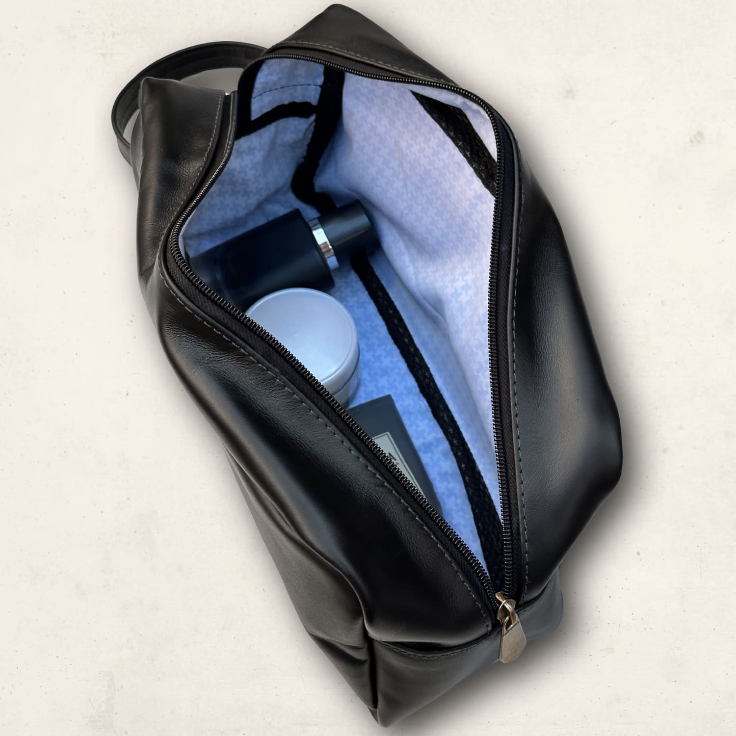 neceser_cuero_bolso_viaje_6_d67a61d6-3e3f-47f8-be9a-fb0dcbc6bb48.jpg