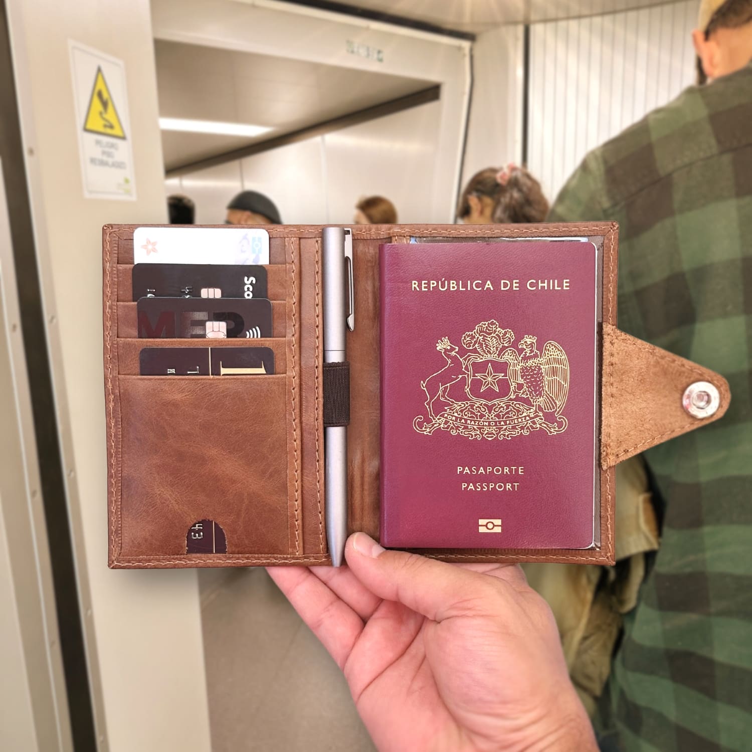 portapasaporte_cuero_lock_6.jpg
