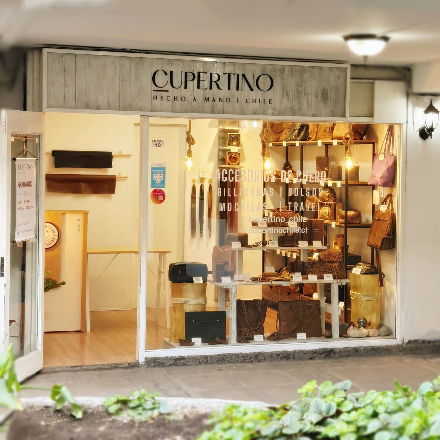tienda_cupertino_chile_providencia_accesorios_de_cuero.jpg